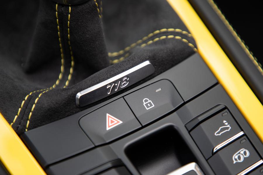 Детали интерьера Porsche 718 Spyder (982) 2019 года  (WW) (фото 220 из 318)